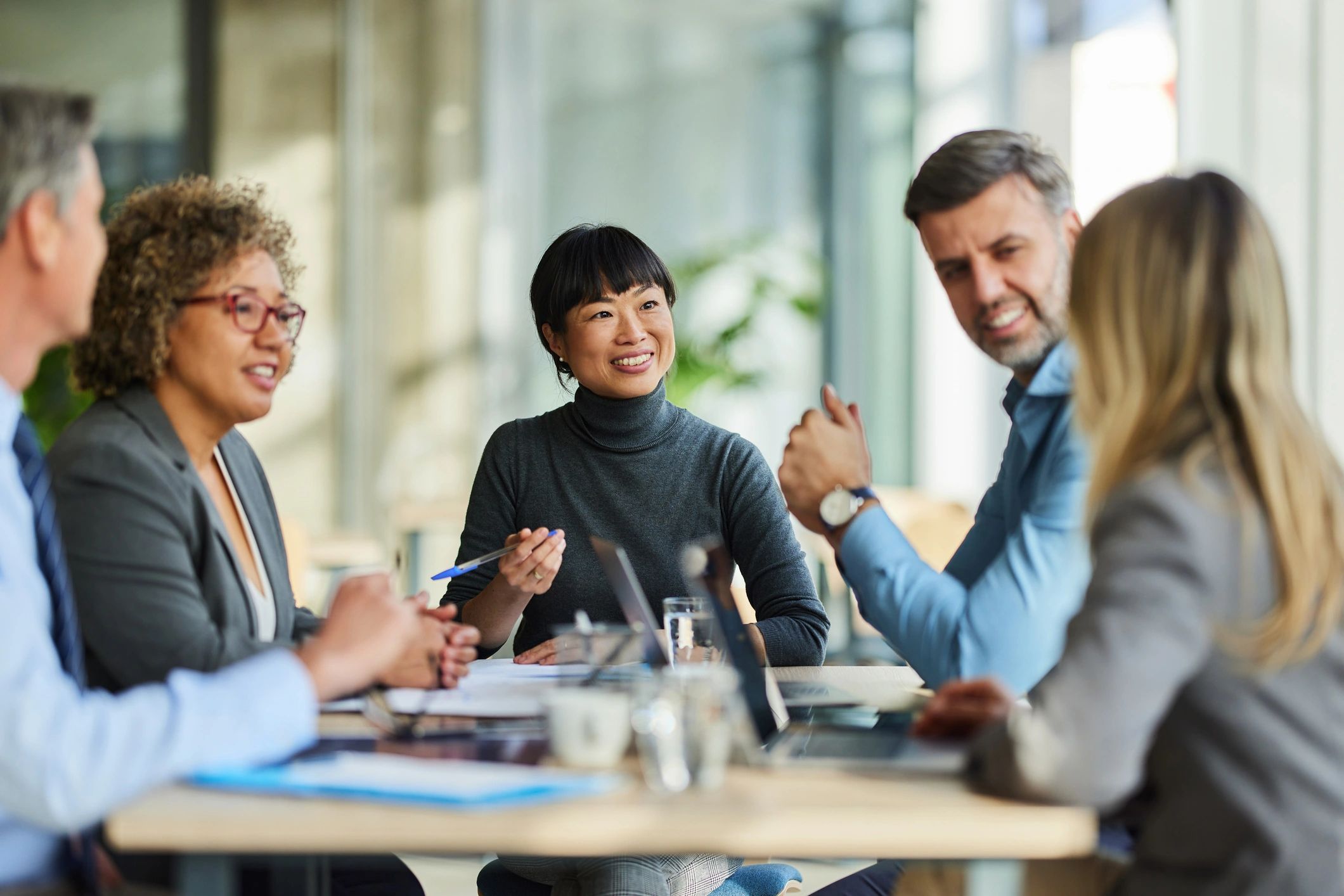 Consulting team meeting in a modern office